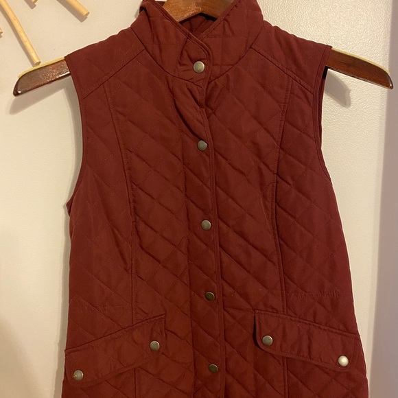 Burgundy vest - Picture 2 of 4